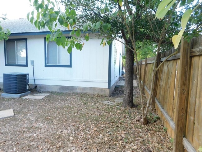 501-503-503 Willowbend Cove in Round Rock, TX - Building Photo - Building Photo