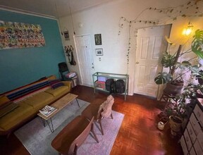 31-62-62 37th St in Queens, NY - Foto de edificio - Building Photo