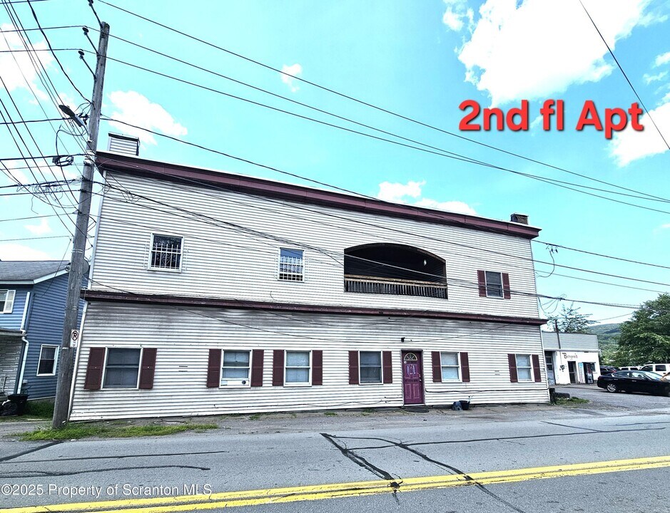 112-114 N Valley Ave in Olyphant, PA - Building Photo