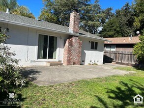 19165 Bay St in Sonoma, CA - Foto de edificio - Building Photo