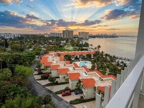 4000 Towerside Terrace, Unit 1401 in Miami, FL - Foto de edificio - Building Photo