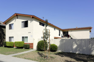 1004 Valencia St Apartments