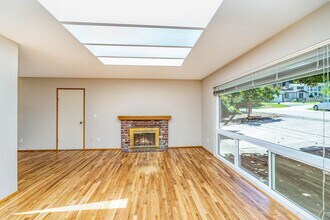 4256 163rd Ave SE in Bellevue, WA - Building Photo - Building Photo