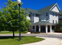 White Oaks Apartment Homes - Senior - 55+ in Greenfield, WI - Foto de edificio - Building Photo