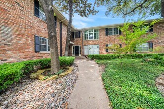 3011 Mahanna Spgs in Dallas, TX - Building Photo - Building Photo