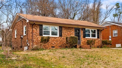1926 Lynette Dr in Greensboro, NC - Building Photo - Building Photo