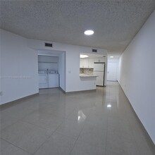 8245 Lake Dr in Doral, FL - Building Photo - Building Photo