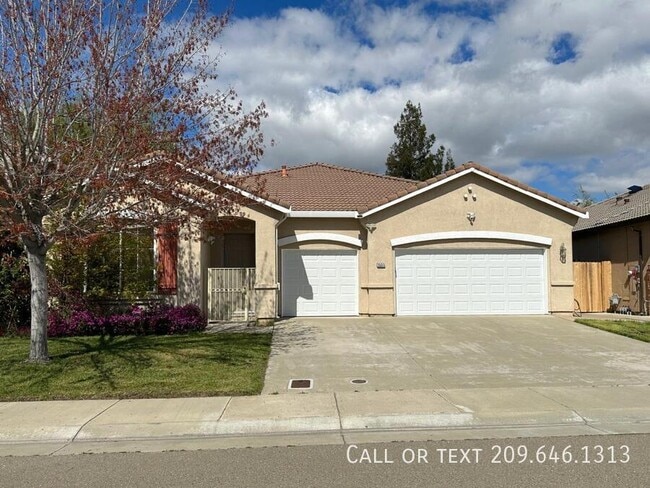 property at 2555 Crestmore Cir