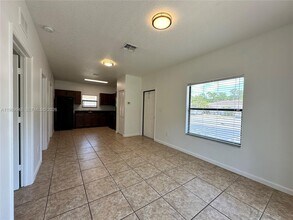 1027 NE 10th Ave in Fort Lauderdale, FL - Building Photo - Building Photo