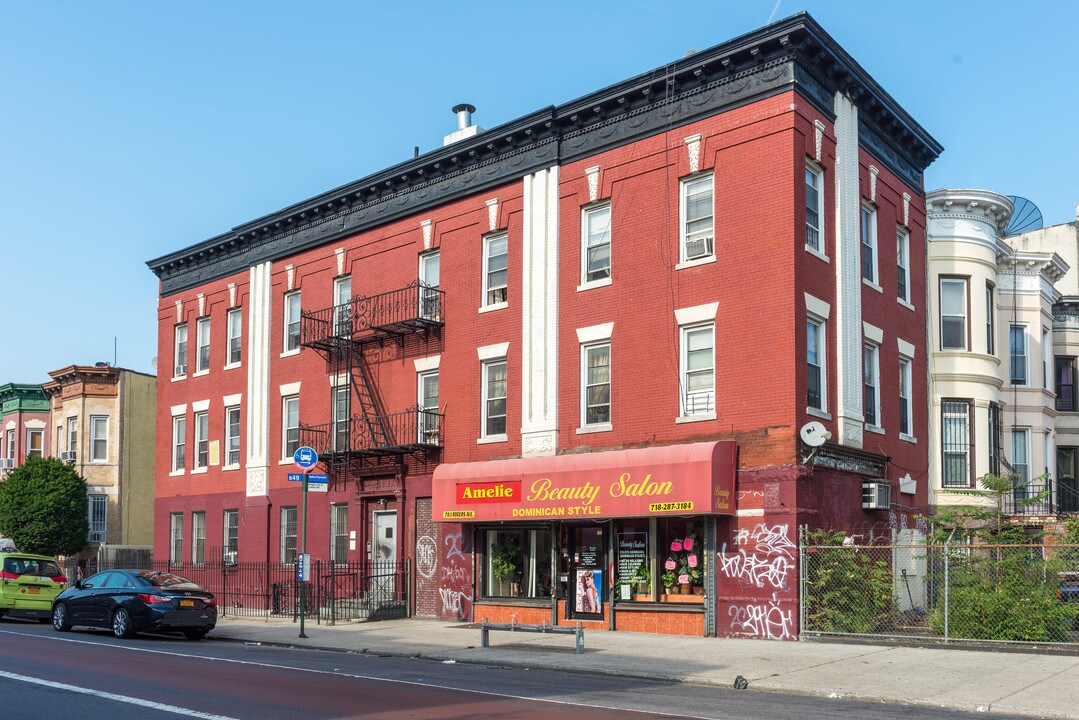 703 Rogers Ave in Brooklyn, NY - Building Photo