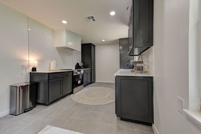 property at 1510 Melrose Dr