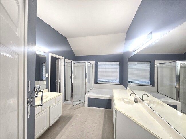 15523 Clear Valley Dr