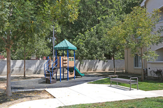 Valley Oak Apartments in Lemoore, CA - Foto de edificio - Building Photo