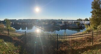 11618 N Island Cove Ln in Portland, OR - Building Photo