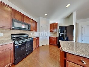 8112 Hovingham Way in Raleigh, NC - Foto de edificio - Building Photo