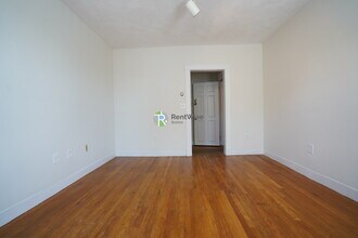 1677 Commonwealth Ave in Boston, MA - Building Photo - Building Photo
