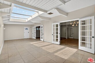 2042 Linda Flora Dr in Los Angeles, CA - Building Photo - Building Photo