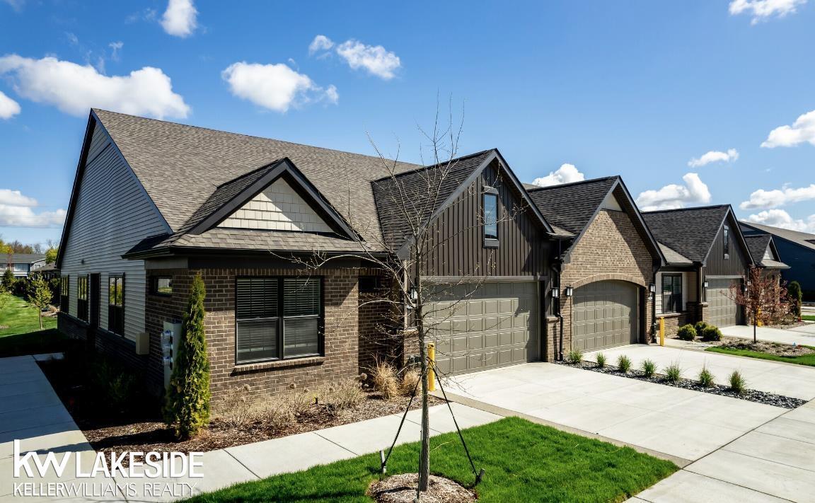 907 Heritage Dr in Bloomfield Hills, MI - Building Photo