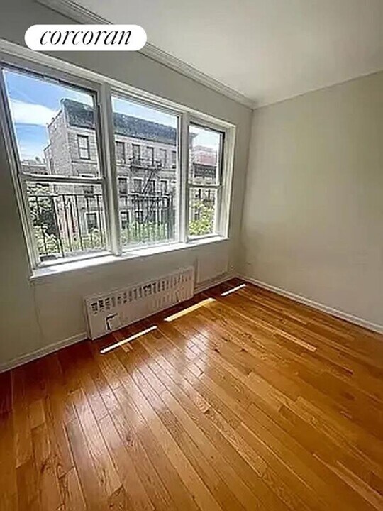 235 E 27th St in New York, NY - Building Photo
