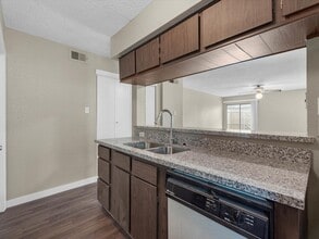 5634 Birchmont Dr in Houston, TX - Building Photo - Building Photo