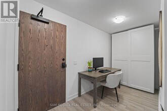 1035 Southdown Rd in Mississauga, ON - Building Photo - Building Photo