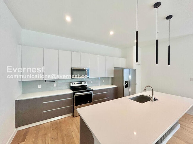 2711 Kimsey Dr in Dallas, TX - Building Photo - Building Photo