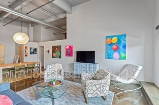 360 W Pershing Rd in Kansas City, MO - Building Photo