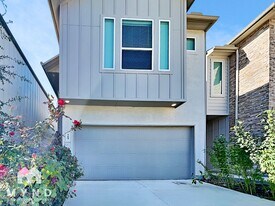 8851 Oakland Rd in San Antonio, TX - Building Photo