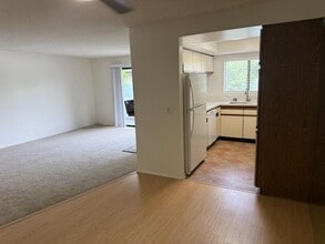 5000 S Centinela Ave, Unit 208 in Los Angeles, CA - Building Photo - Building Photo