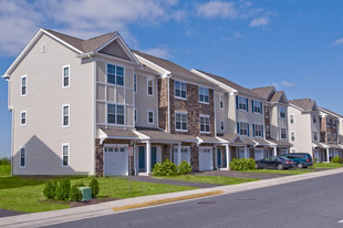 Foxtail Crossing Townhouses Apartments