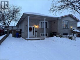 226 Scott Rd in Cambridge, ON - Building Photo