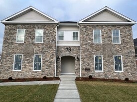 73 W Main St in Clinton, CT - Building Photo