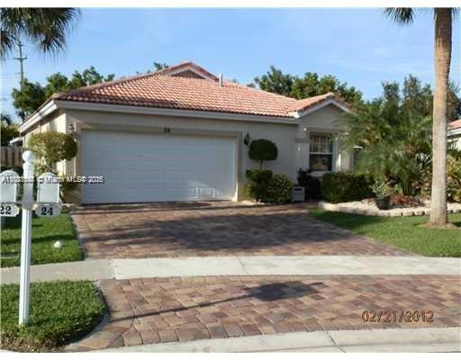 24 Gables Blvd in Weston, FL - Building Photo