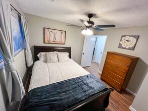 2221 Madison St, Unit 1 in Klamath Falls, OR - Foto de edificio - Building Photo