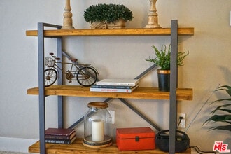 151 E Holly St in Pasadena, CA - Building Photo - Building Photo