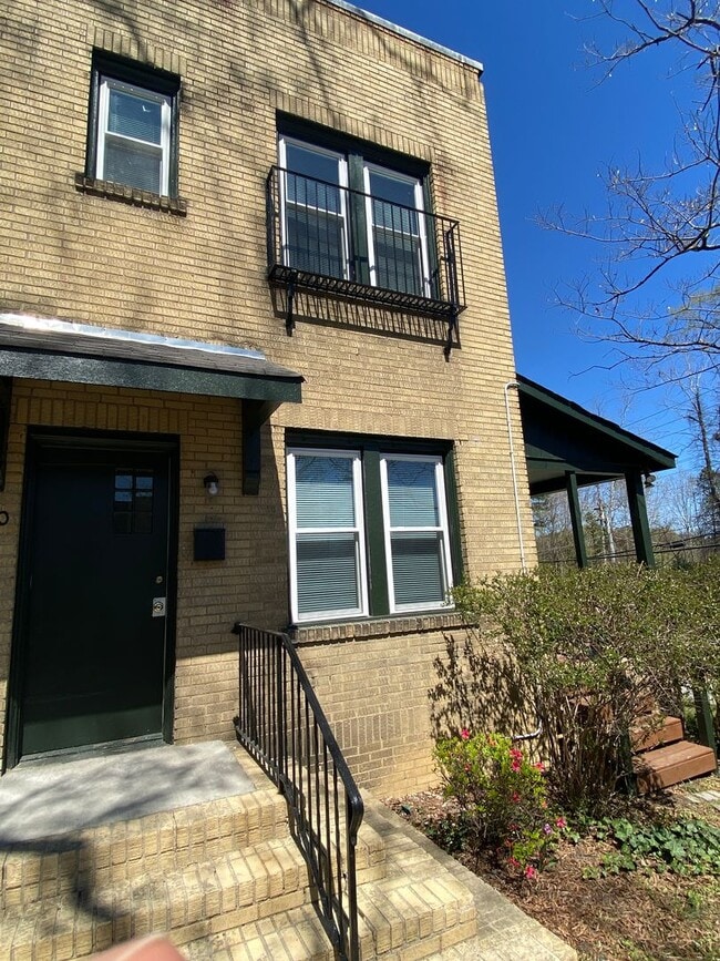 900 Dacian Ave in Durham, NC - Building Photo - Building Photo