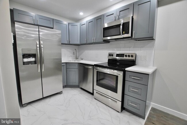 2153 N 19th St in Philadelphia, PA - Foto de edificio - Building Photo