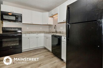 4038 Whitaker Dr in Indianapolis, IN - Foto de edificio - Building Photo