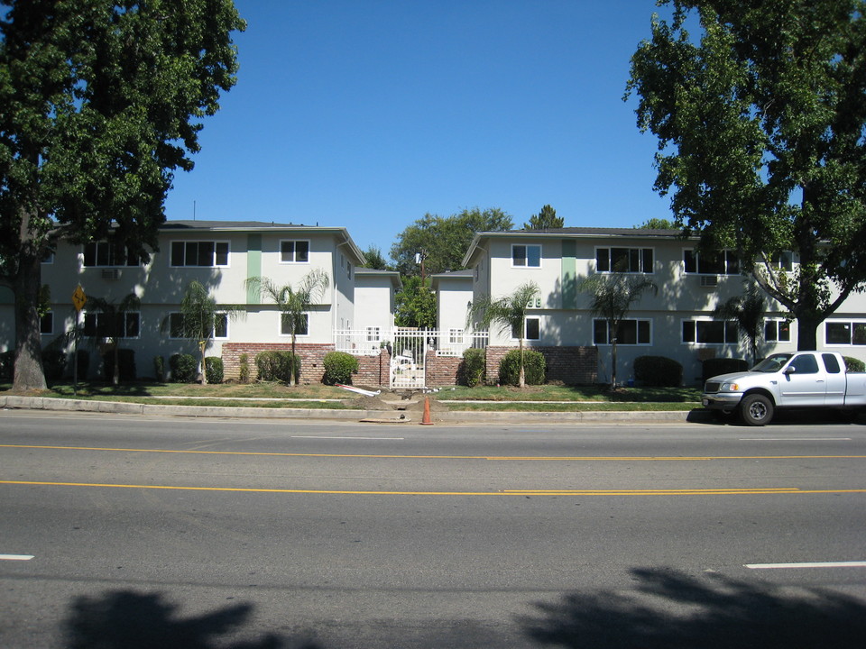 4846 Hazeltine Ave in Sherman Oaks, CA - Building Photo