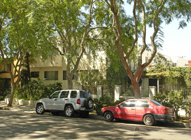 1235 N Formosa Ave in Los Angeles, CA - Building Photo - Building Photo