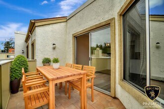 18408 Hatteras St in Los Angeles, CA - Building Photo - Building Photo