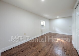 2022 Dellwood Ave in Jacksonville, FL - Building Photo - Building Photo