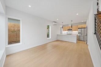 7904 20th Ave SW in Seattle, WA - Foto de edificio - Building Photo