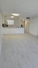 7900 Tatum Waterway Dr in Miami, FL - Building Photo - Building Photo