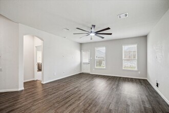 935 Golden Willow Ln in Conroe, TX - Building Photo - Building Photo