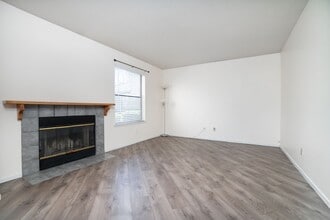 429 Mission Blvd in Santa Rosa, CA - Building Photo - Building Photo