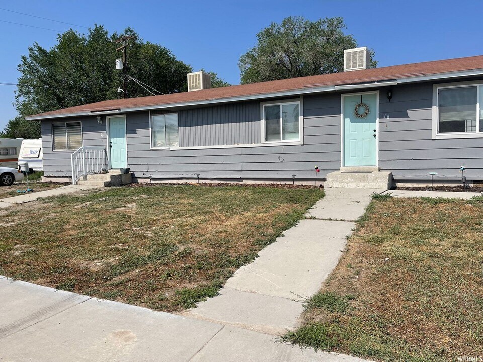 20 S Main St in Orangeville, UT - Building Photo