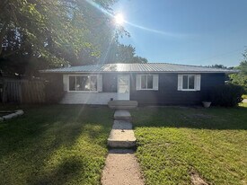 327 N 6th St in West Branch, MI - Building Photo