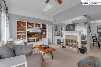 303 Sugar Top Dr in Sugar Mountain, NC - Foto de edificio - Building Photo