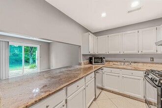 908 Sara Cir in Port Jefferson Station, NY - Building Photo - Building Photo